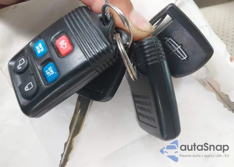 2005 Lincoln Navigator из США, поврежденный, VIN 5LMFU28515LJ22438